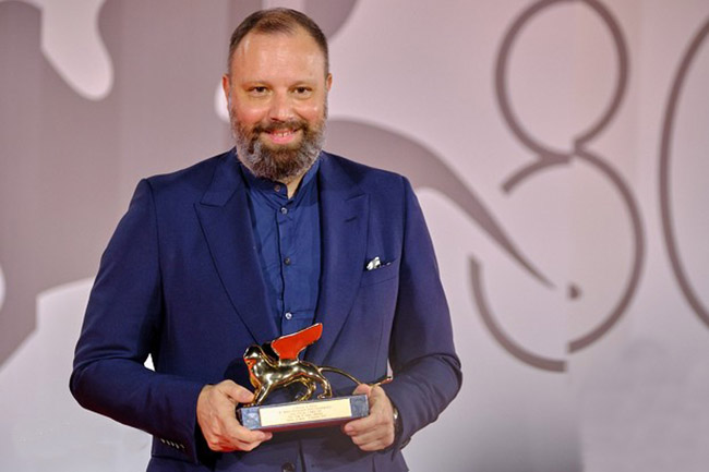 Director Yorgos Lanthimos with his Golden Lion for Poor Things.jpg