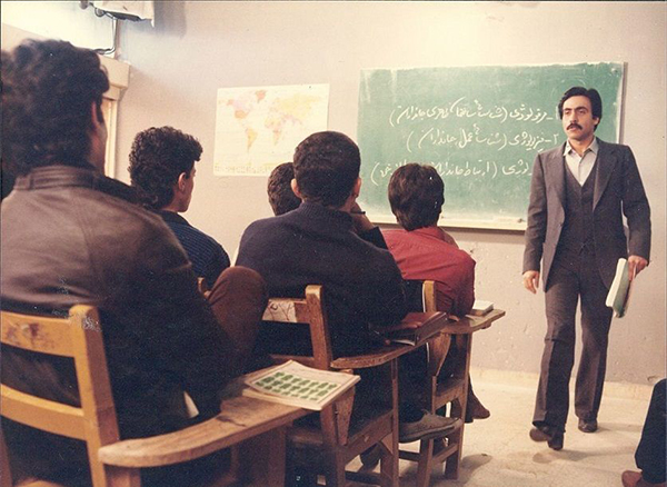 بیژن امکانیان در دبیرستان.jpg