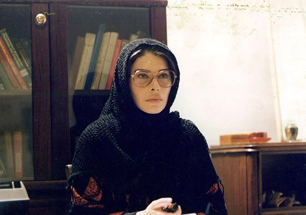 زنده یاد هما روستا در پرنده کوچک خوشبختی copy.jpg