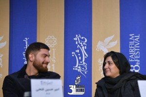گزارش تصویری از ششمین روز جشنواره فیلم فجر سی و هشتم / وقتی اهالی رسانه همراه با منتقدان «دربی» تماشا می کنند
