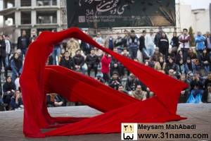 گزارش تصویری اختصاصی از دو نمایش خیابانی سی و چهارمین جشنواره تئاتر فجر