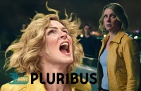 تحسین مخاطبان ومنتقدان، با پخش دو قسمت از سریال پلوریبوس «Pluribus»، اثر تازه‌ی 