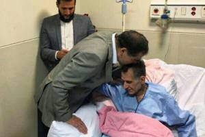 وزیر بهداشت از حبیب الله کاسه ساز عیادت کرد